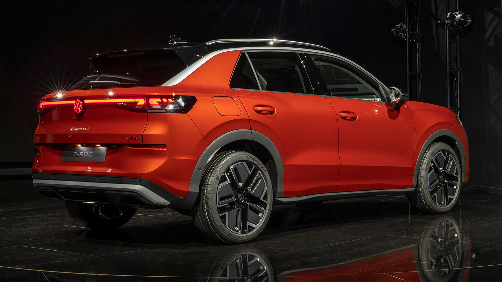 Επίσημο: Το νέο VW T-Roc μεγάλωσε και έγινε για 1η φορά φουλ υβριδικό 